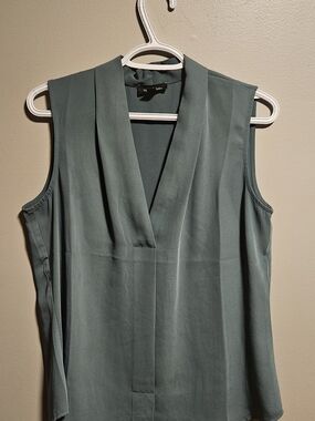 le chateau Sleeveless V-Neck Top in Forest Green